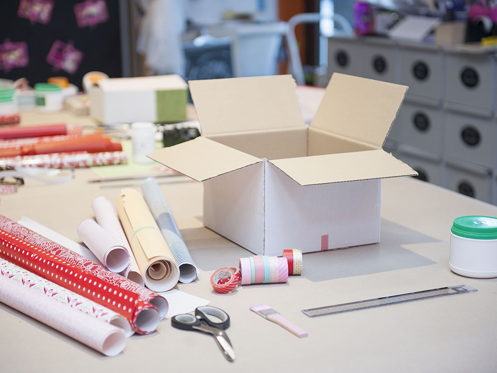 Scatole di cartone come organizer in casa: scopri come riciclarle
