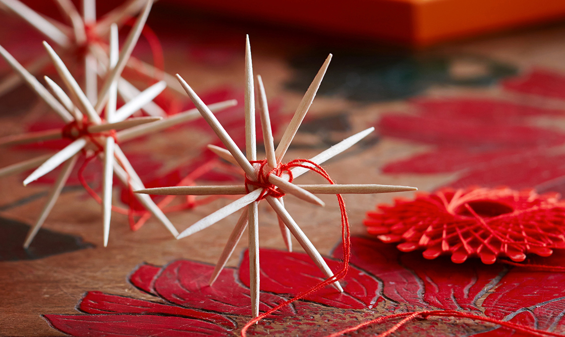 Decorazioni di Natale last minute: la stella di stuzzicadenti - CasaFacile